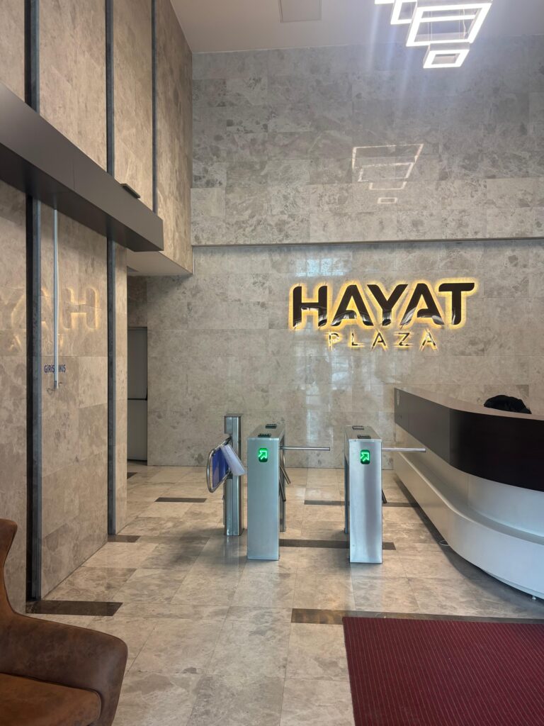 Ankara Çankaya Çukurambar Hayat Plaza giriş